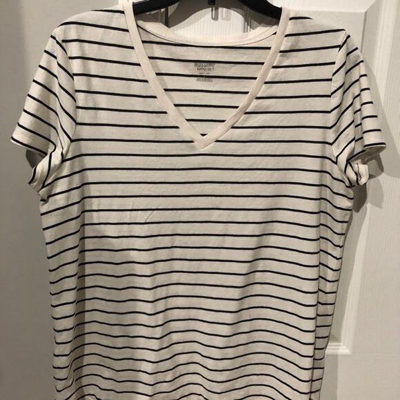 Mossimo Stripped V-Neck T-Shirt - Picture 1 of 4
